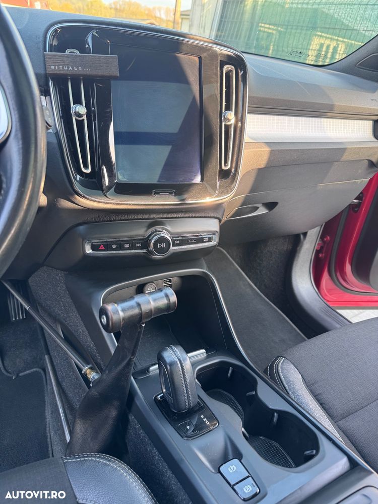 Volvo XC 40 D3 AWD Momentum Pro - 21