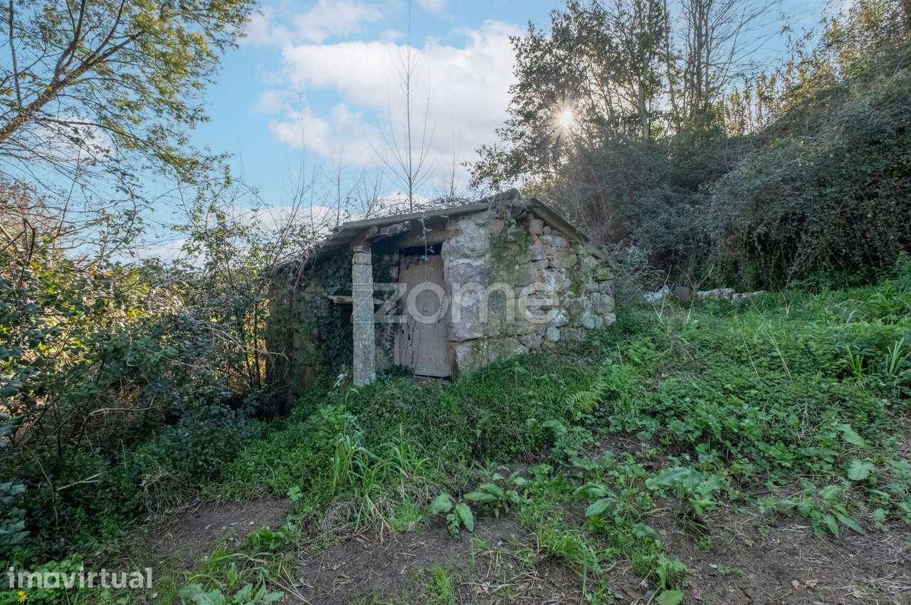 Terreno com moinho para reabilitação em Sardoura - Castelo de Paiva - Grande imagem: 2/20