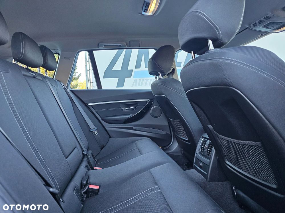 BMW Seria 3 320i xDrive Sport Line - 14