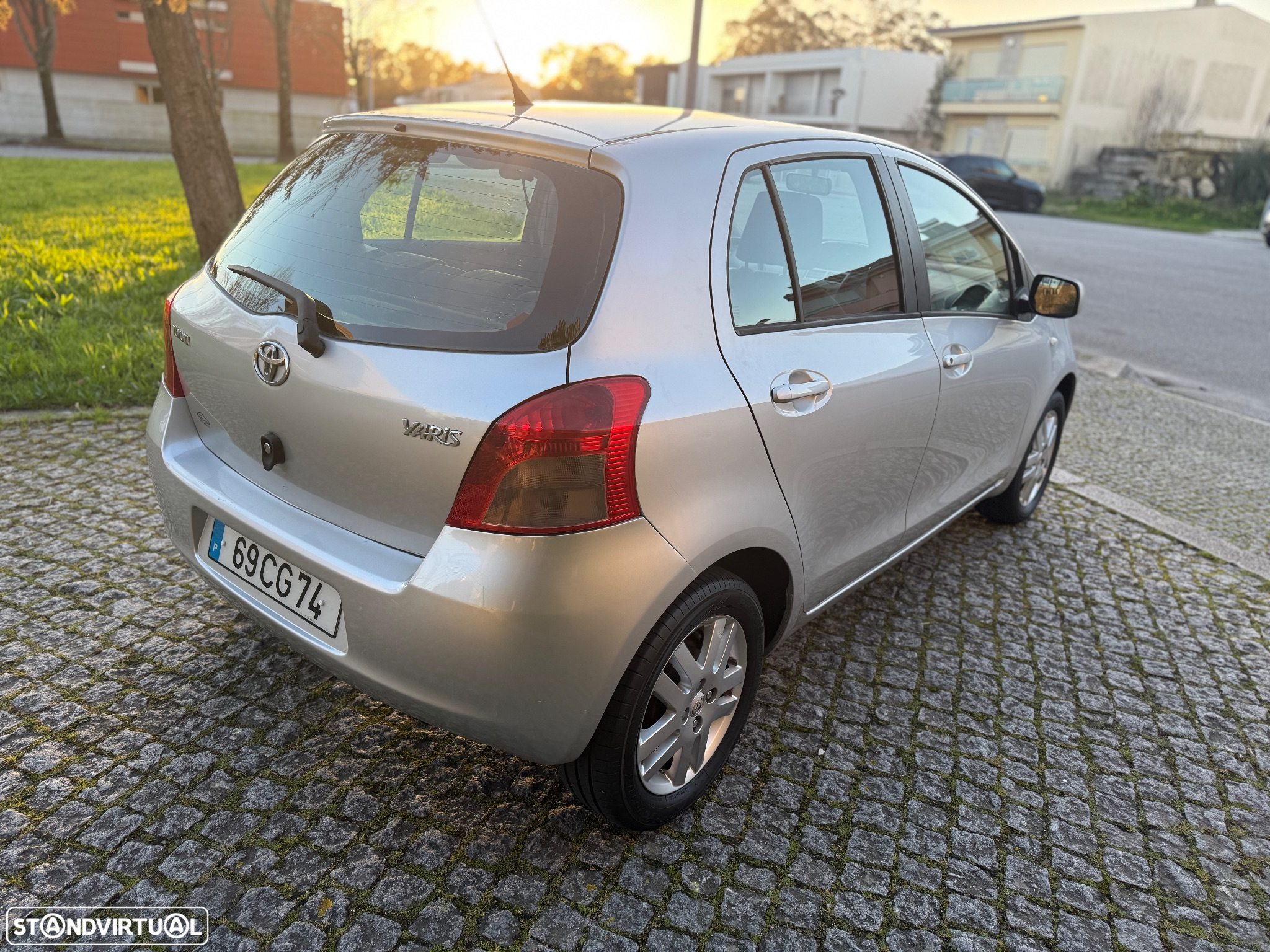 Toyota Yaris 1.0 VVT-i - 4