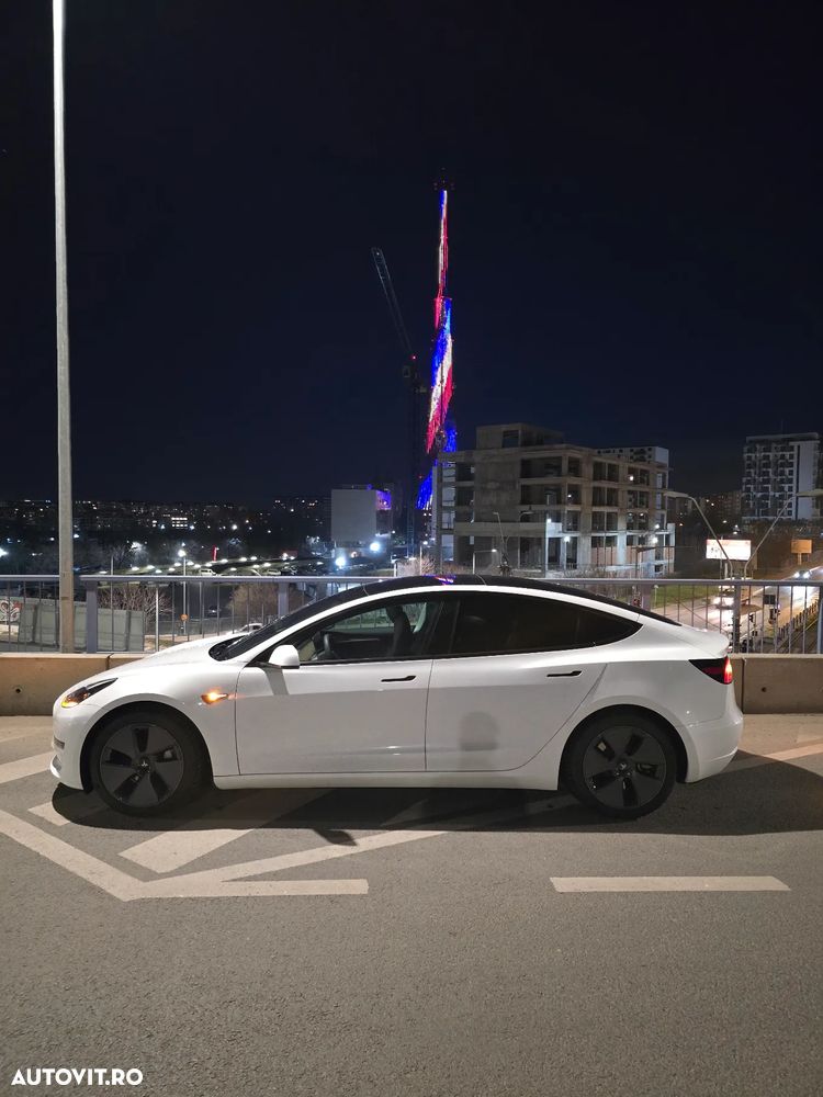 Tesla Model 3 - 6