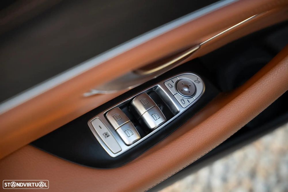 Mercedes-Benz E 300 de 4Matic 9G-TRONIC AMG Line - 37