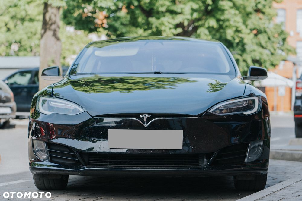 Tesla Model S - 2