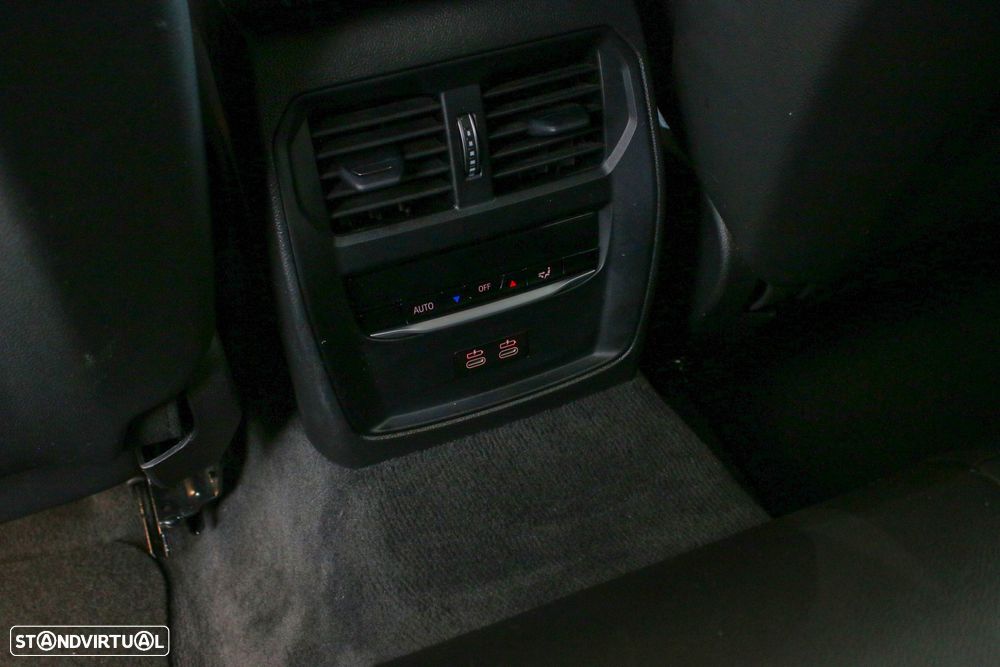 BMW 330 e Pack Desportivo M Auto - 15