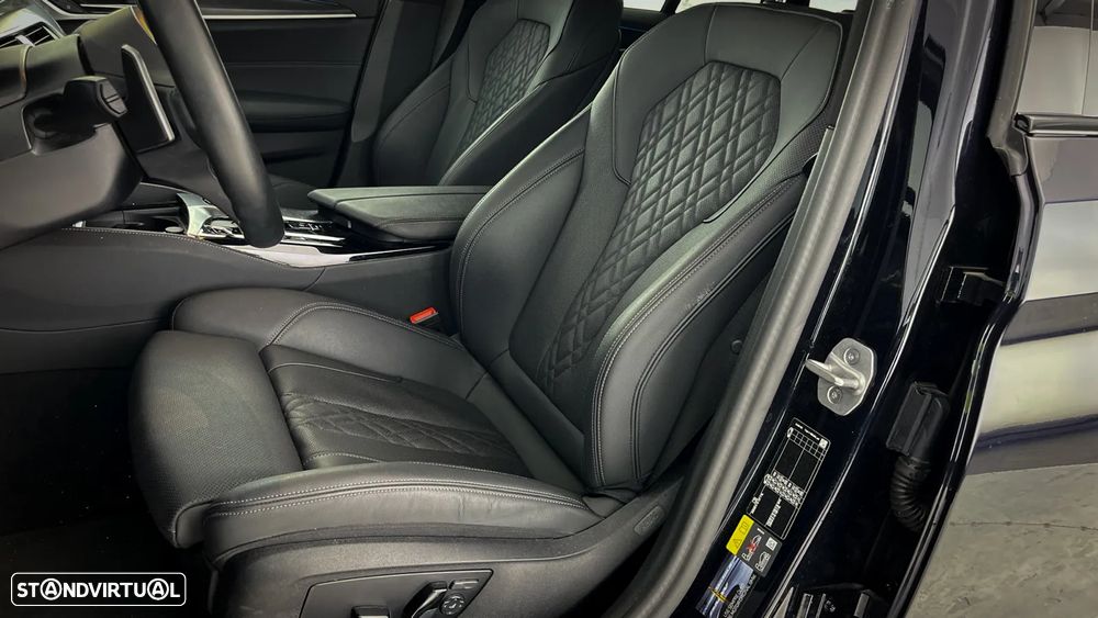 BMW 530 e Pack Desportivo M - 11