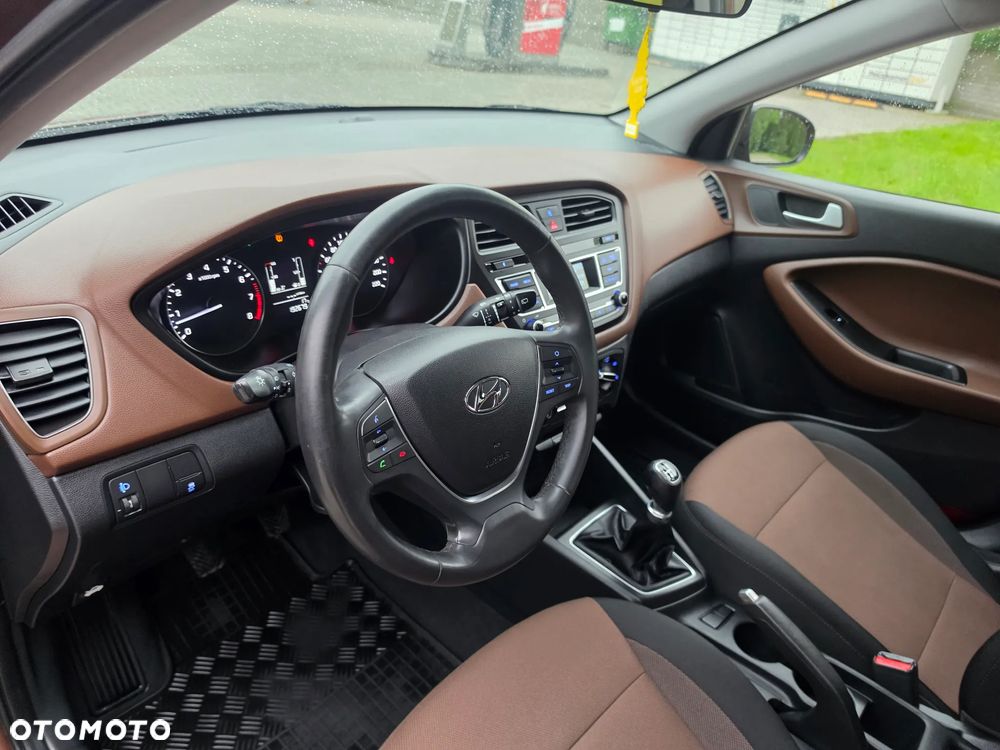 Hyundai i20 1.2 Fifa World Cup Edition - 10