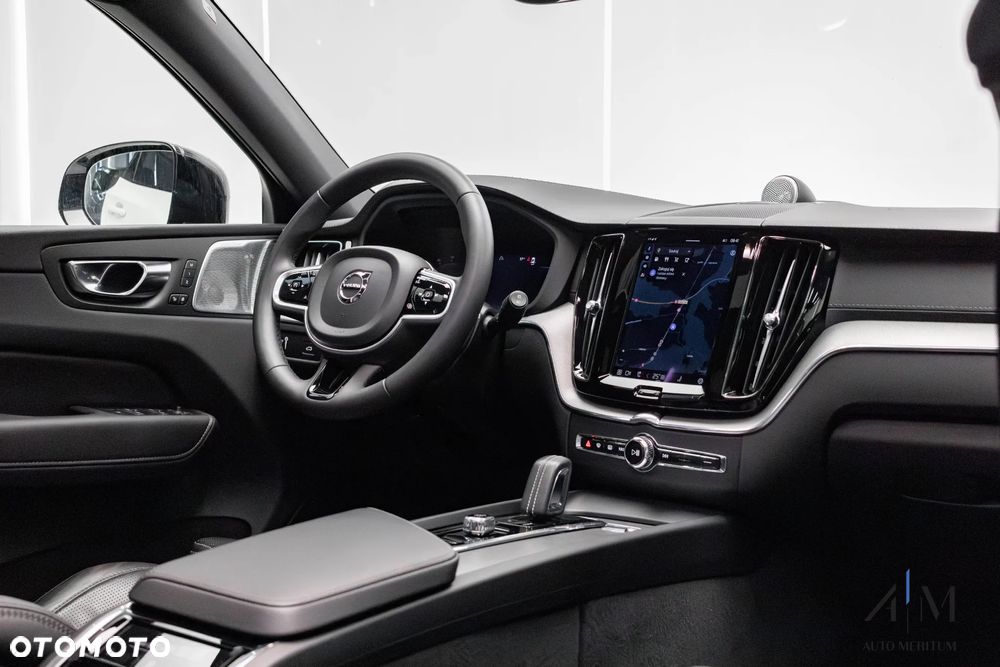 Volvo XC 60 B5 D AWD Ultimate Dark - 17