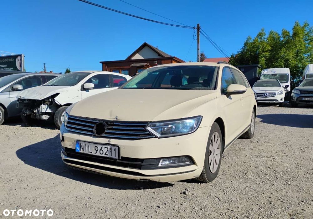 Volkswagen Passat - 1