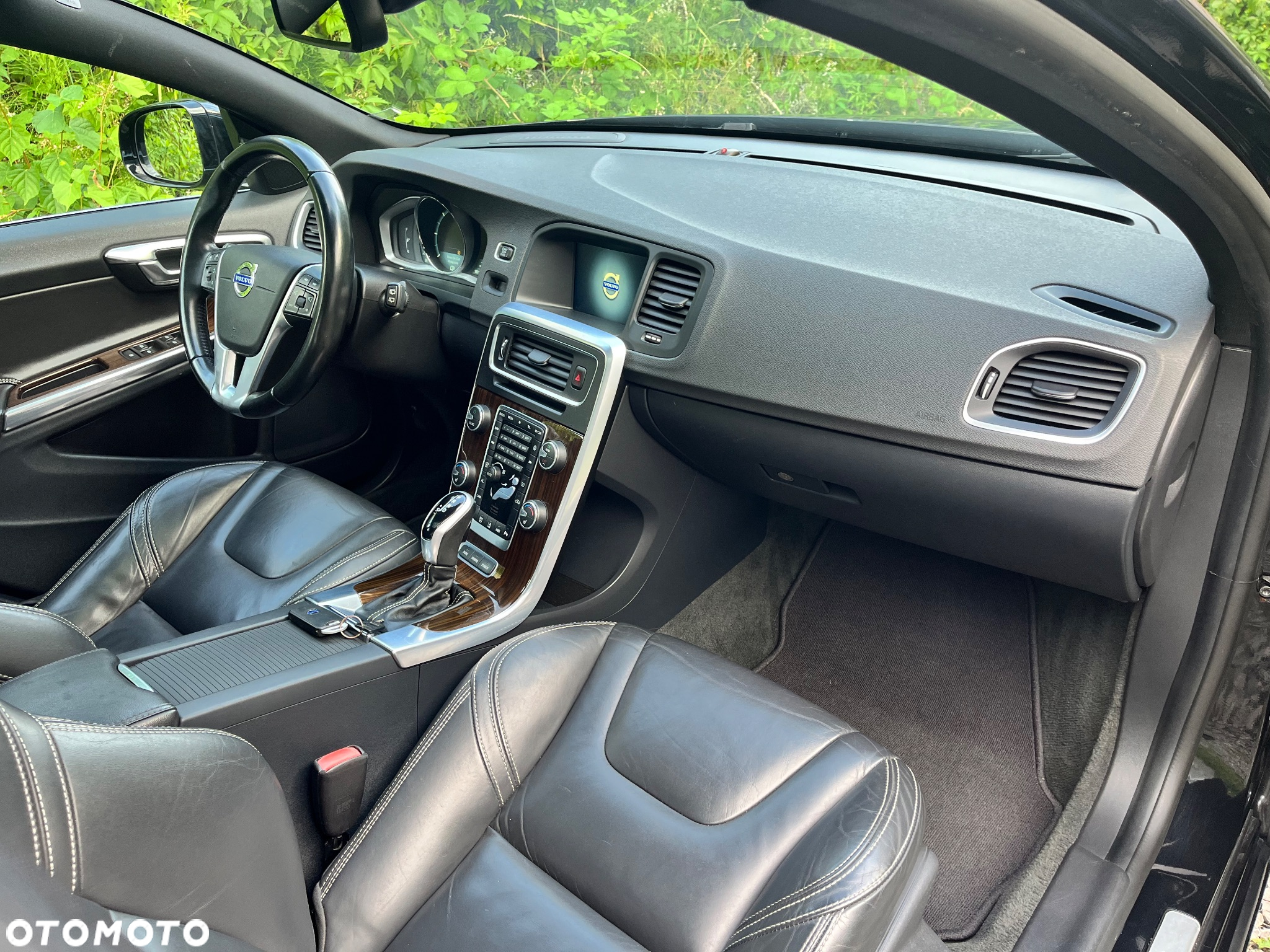 Volvo V60 D6 AWD Plug-in Hybrid R-Design Summum - 17