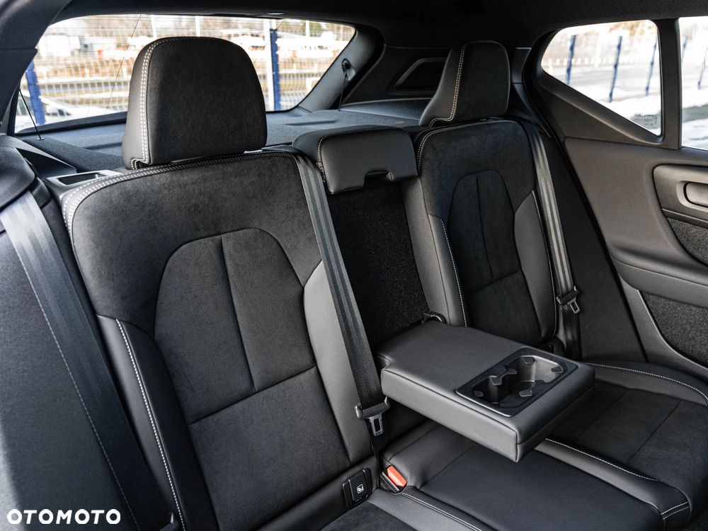 Volvo XC 40 B4 B AWD Geartronic RDesign - 26