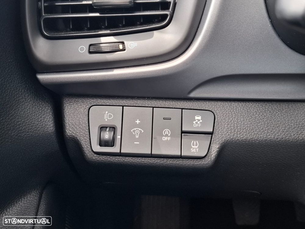 Kia Stonic 1.2 by FILA - 12