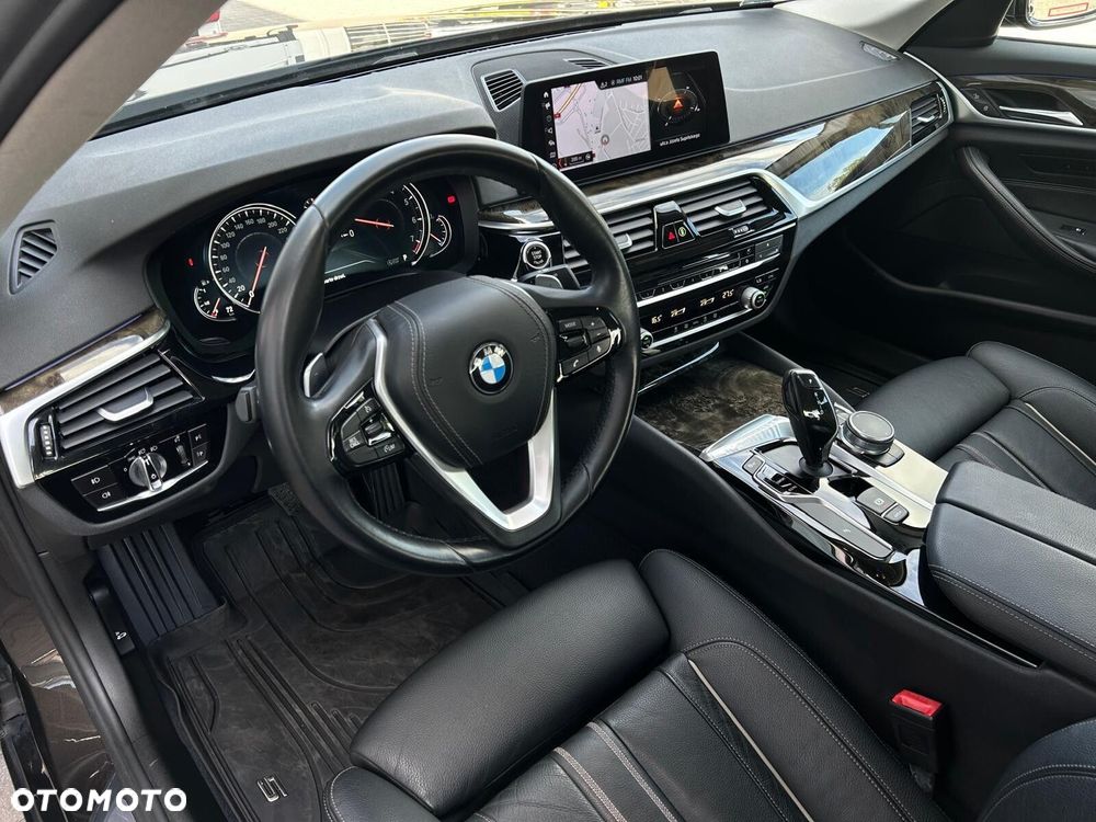 BMW Seria 5 530i GPF xDrive Sport Line sport - 7