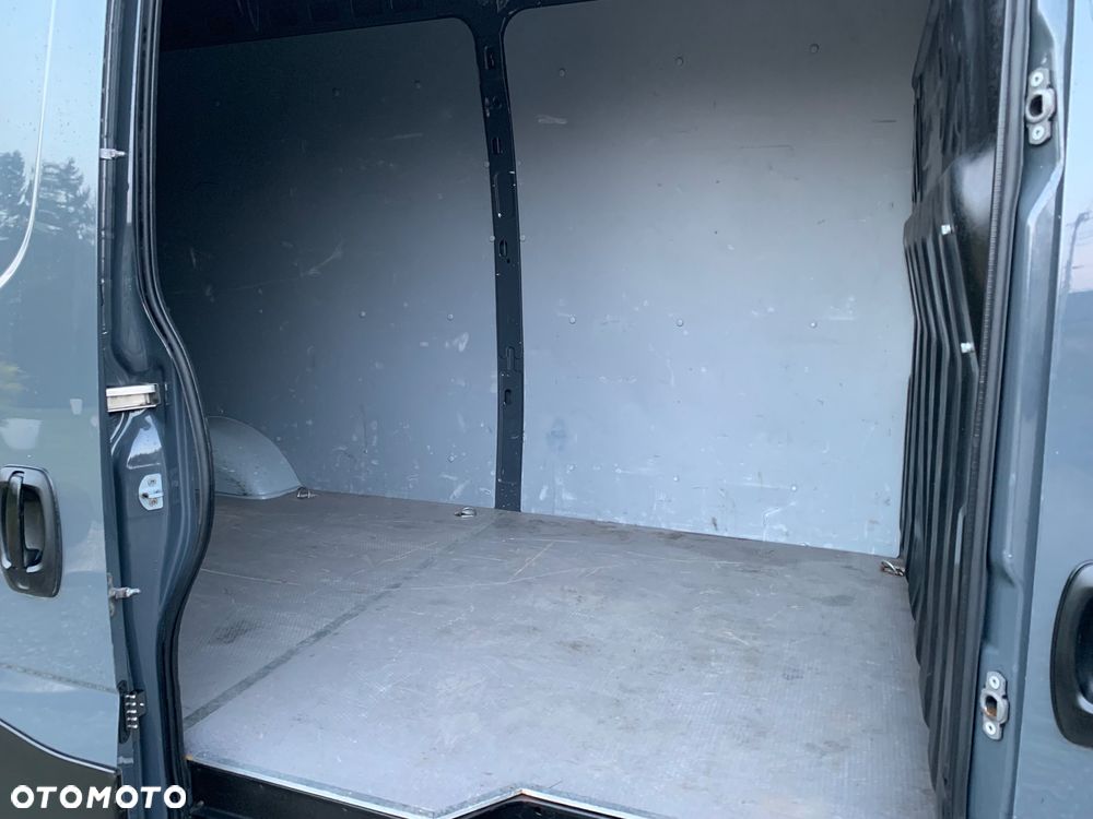 Iveco 35S18 RAMPA ZAŁADUNKOWA  L4H3 Nawigacja Kamera cofania FULL OPCJA Faktura Vat 23% - 17