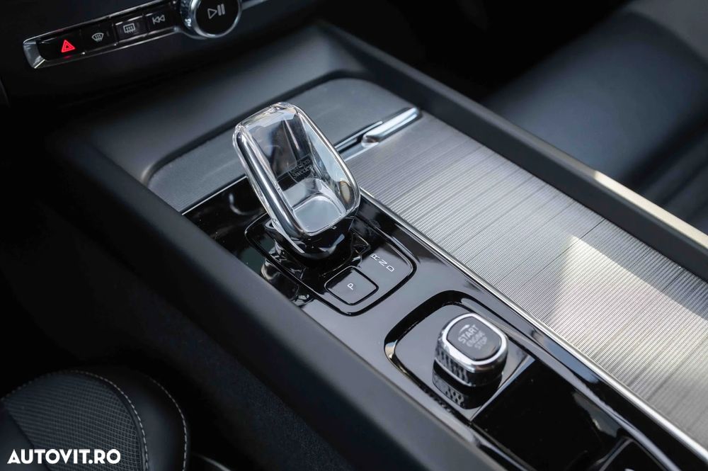 Volvo XC 60 B4 D AWD Plus Dark - 16