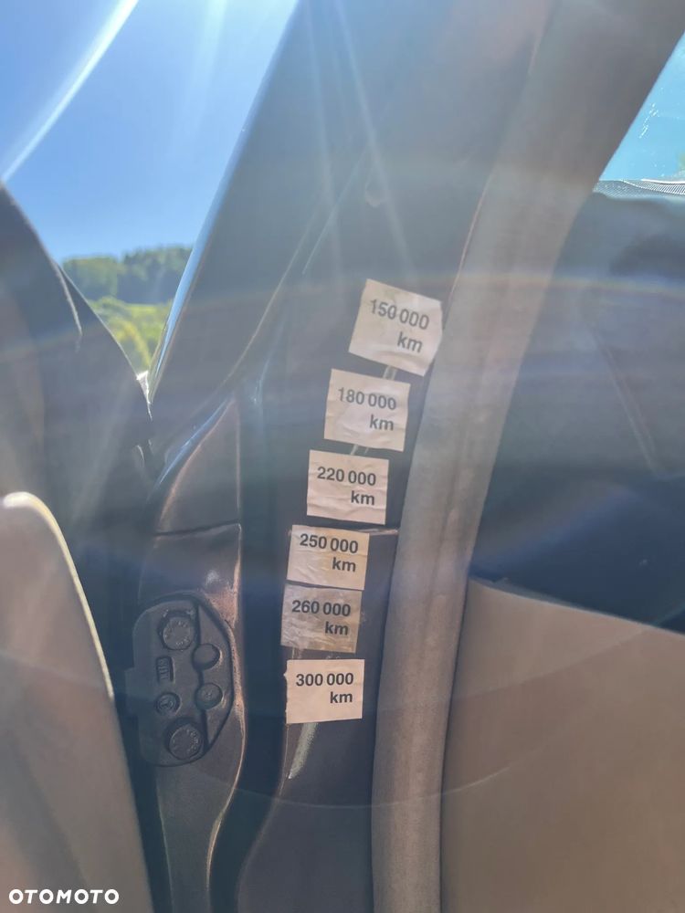 Mercedes-Benz W124 (1984-1993) ver-250-d-turbo - 18