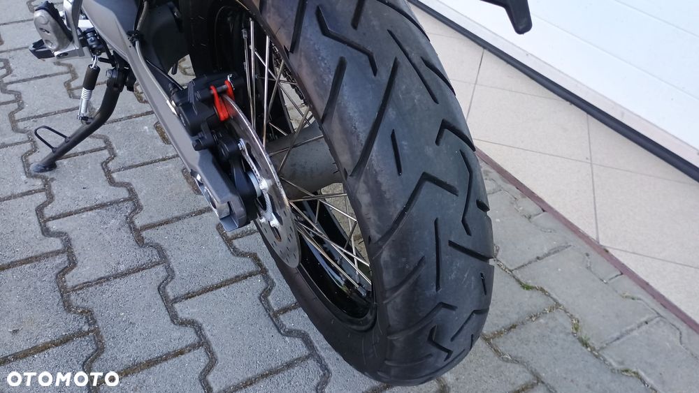 BMW G - 8