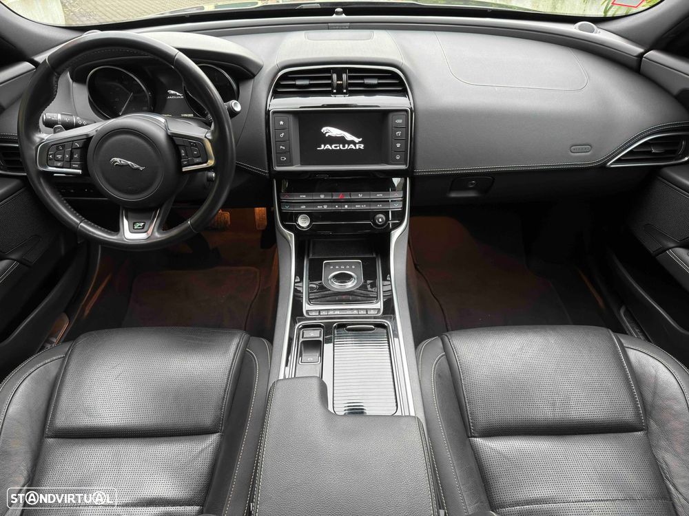 Jaguar XE 2.0 D R-Sport Aut. - 6