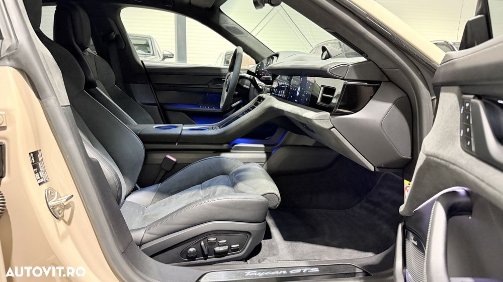 Porsche Taycan GTS Sport - 35