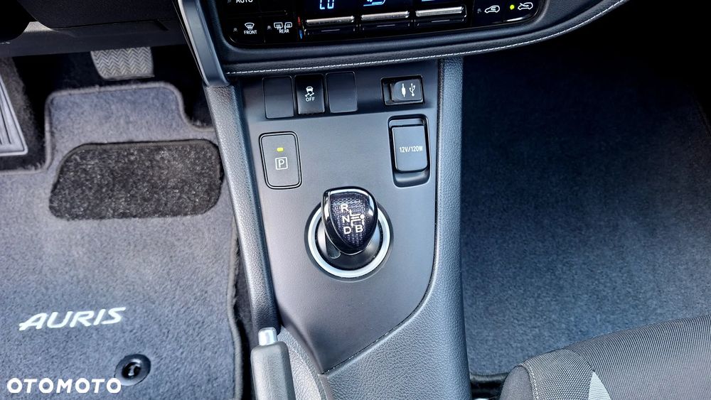 Toyota Auris 1.8 HSD Luna - 38