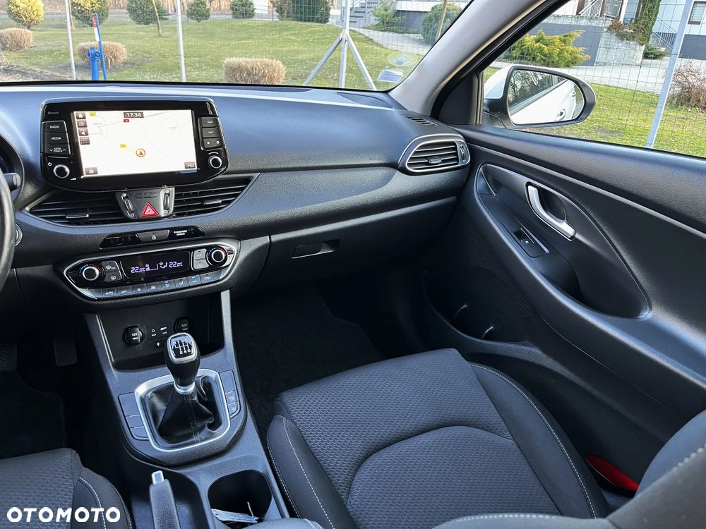 Hyundai i30 blue Kombi 1.6 CRDi Passion - 14