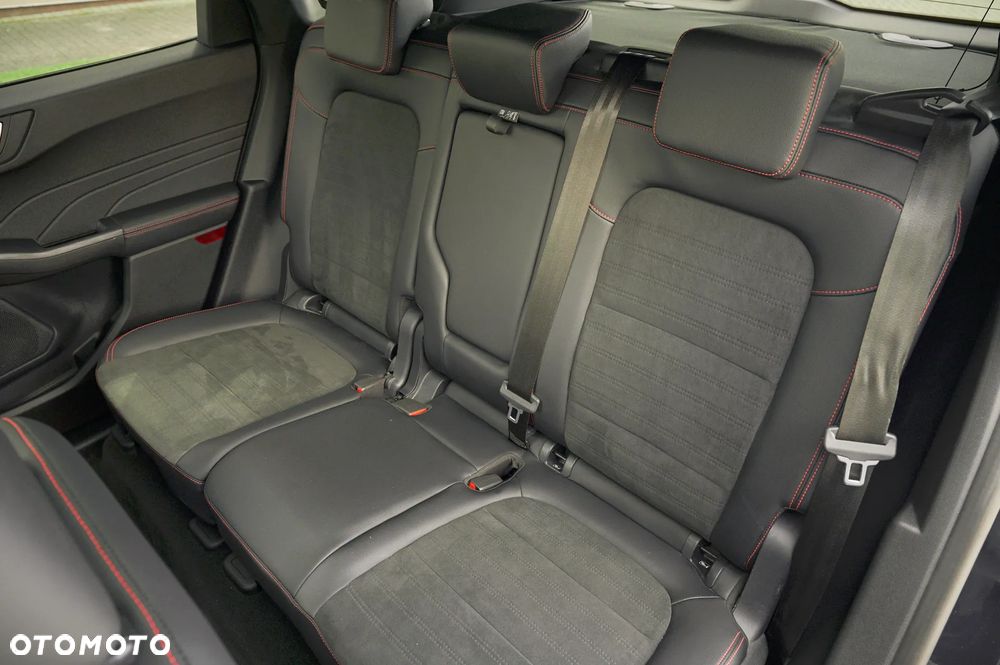 Ford Kuga 2.0 EcoBlue 4x4 ST-LINE X - 24