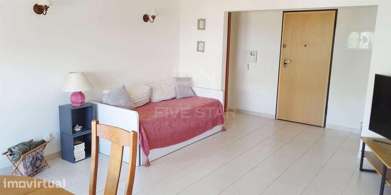 Apartamento T1 - Praia da Rocha - Varanda e estacionamento - Condomíni - Grande imagem: 5/23