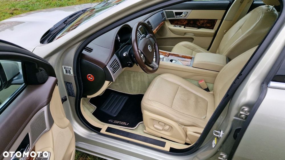 Jaguar XF 3.0 V6 Diesel Sportbrake - 5