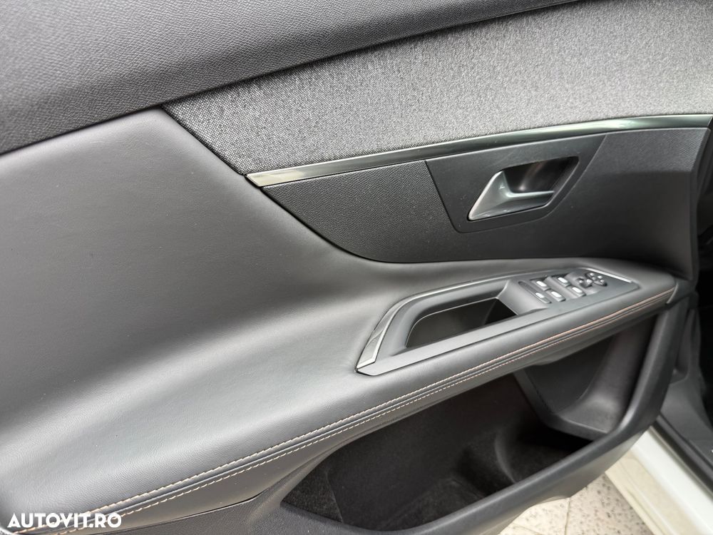 Peugeot 3008 1.2 PureTech Turbo S&S EAT6 GT-Line - 37