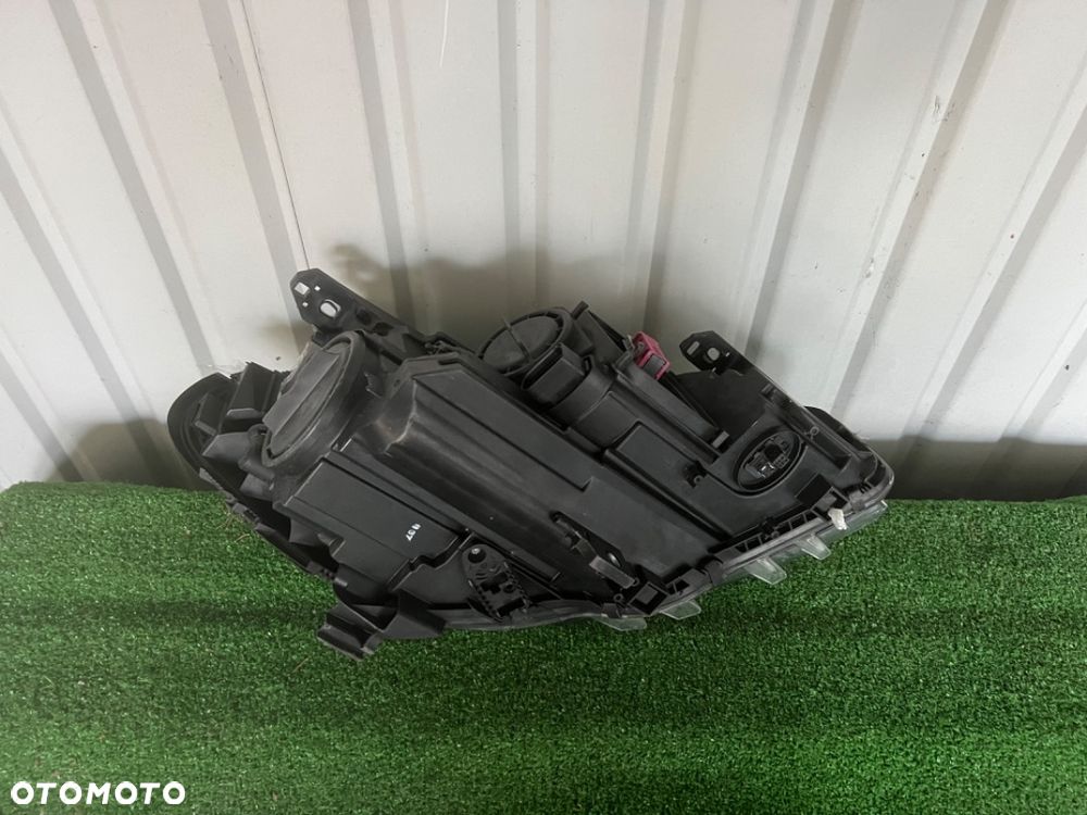 LAMPA LEWA BI XENON MERCEDES B 246 A2468207761 - 3