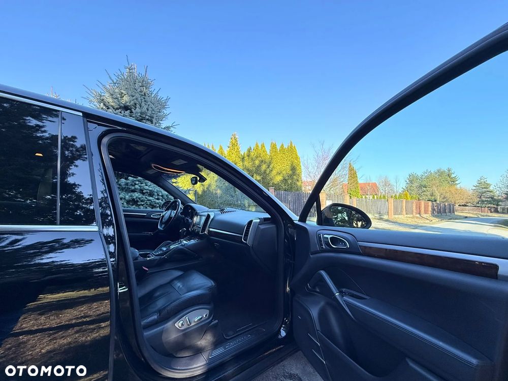 Porsche Cayenne S Hybrid - 24