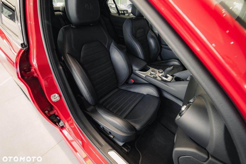 Alfa Romeo Giulia 2.0 Turbo Veloce Q4 - 16