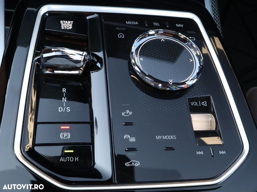 BMW M7 M760e xDrive - 28