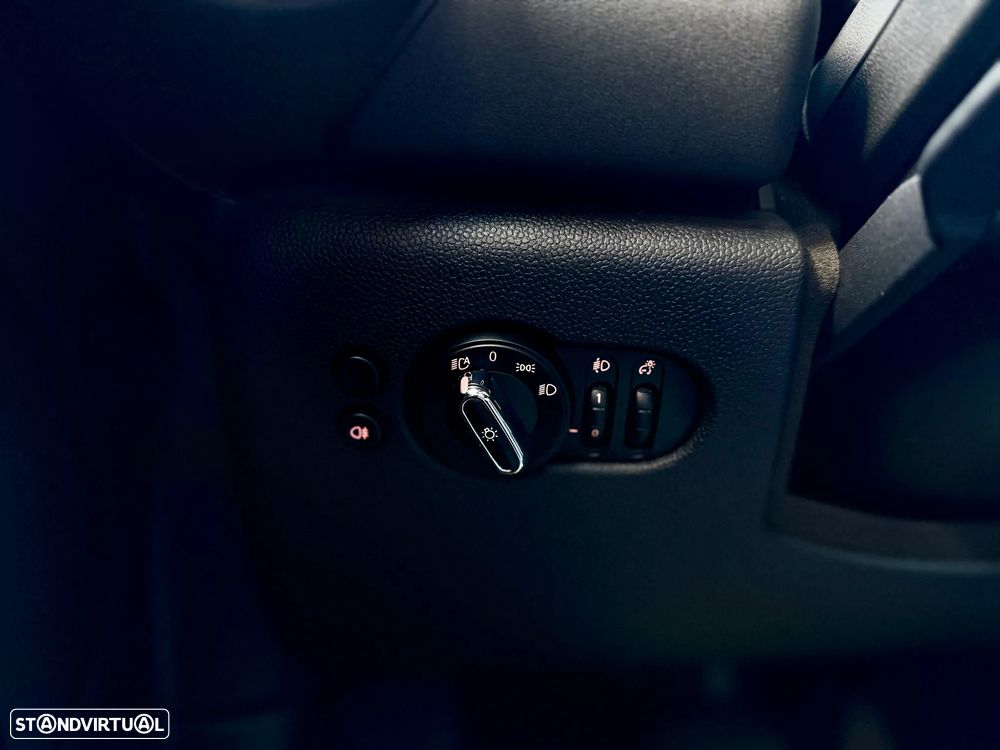 MINI 5 Portas Cooper Auto - 18