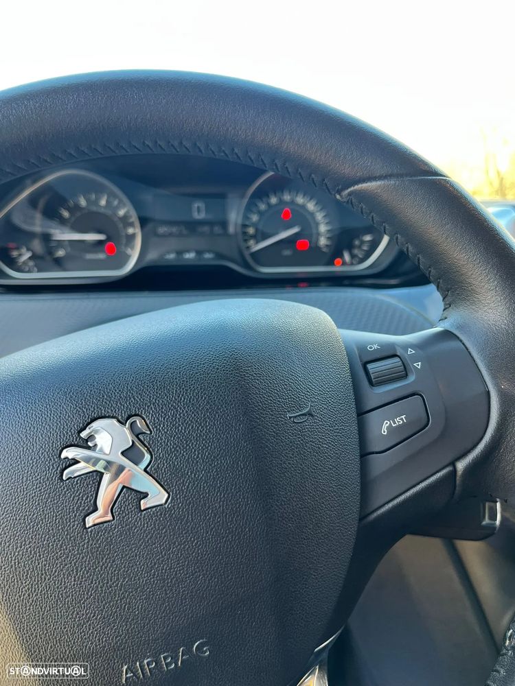 Peugeot 208 1.2 PureTech Active - 12