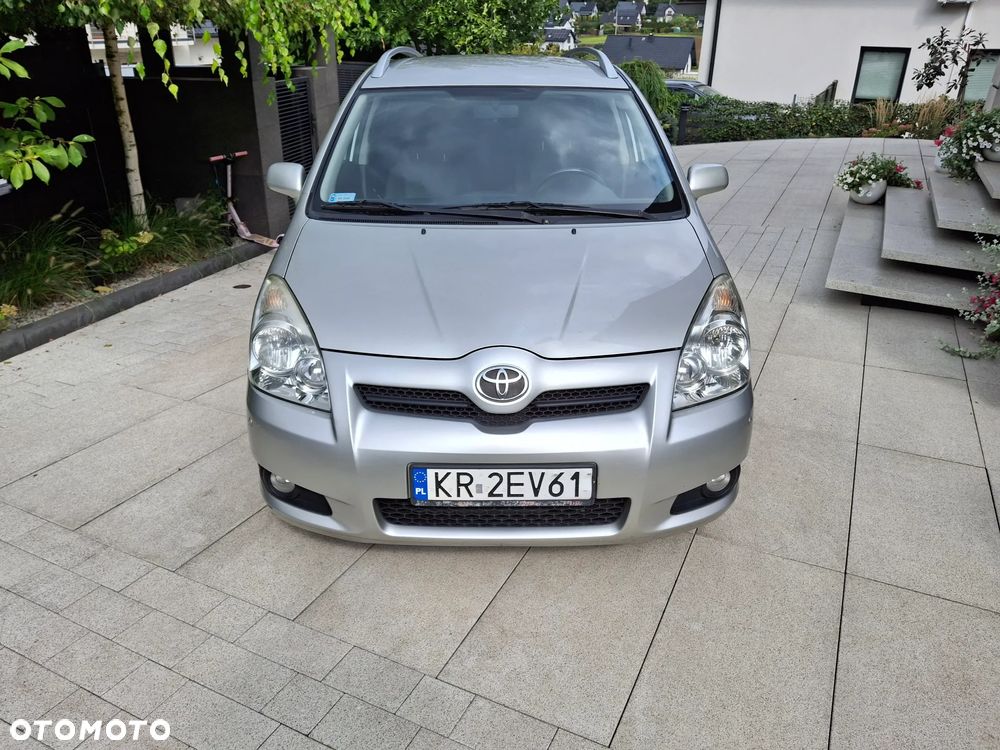 Toyota Corolla Verso - 3