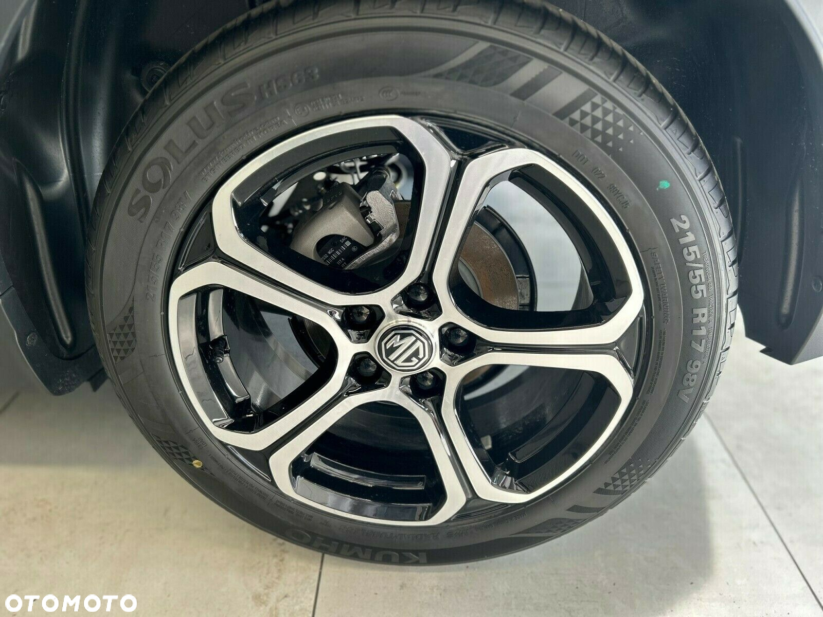 MG ZS - 36