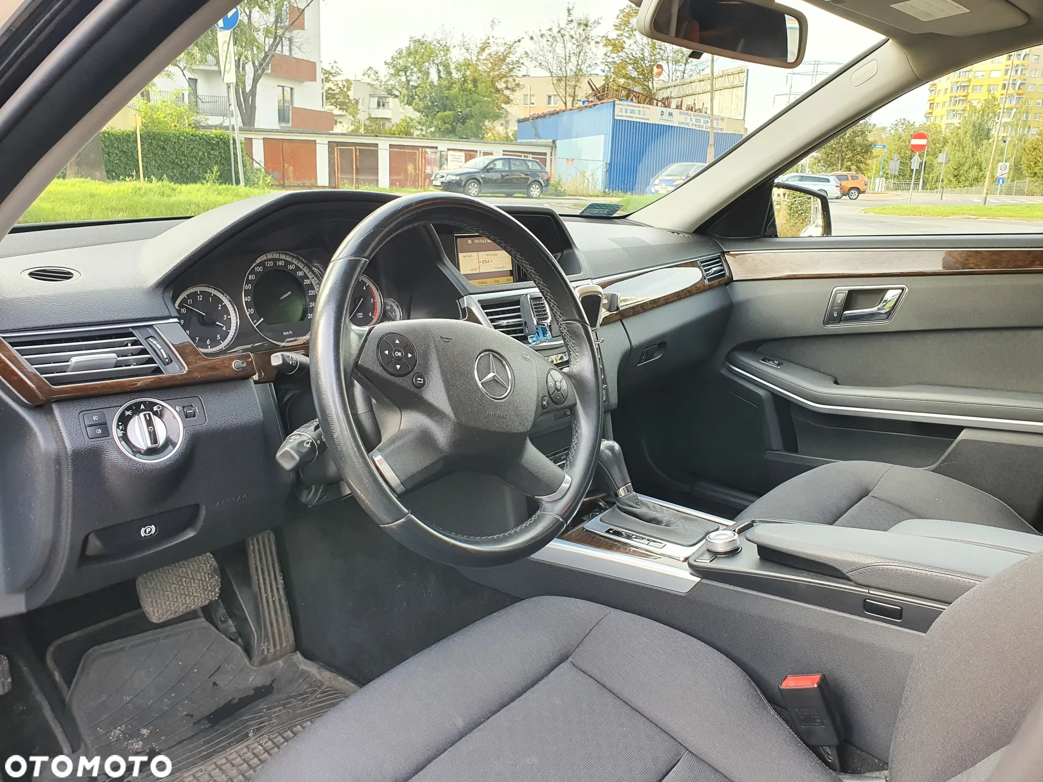 Mercedes-Benz Klasa E 220 T CDI DPF BlueEFFICIENCY Automatik - 9