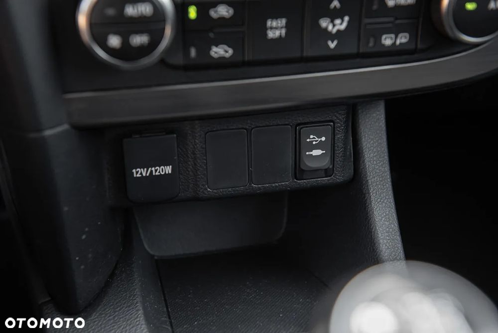 Toyota Auris 1.6 Premium - 24