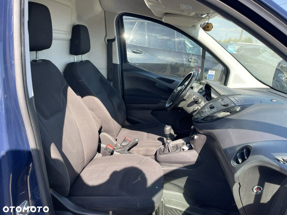 Ford Transit Courier - 11
