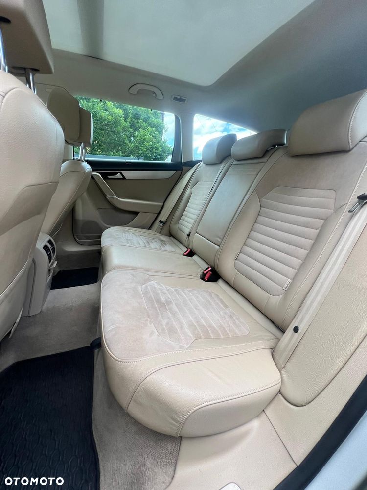 Volkswagen Passat 2.0 TDI Perfectline R-Style - 20