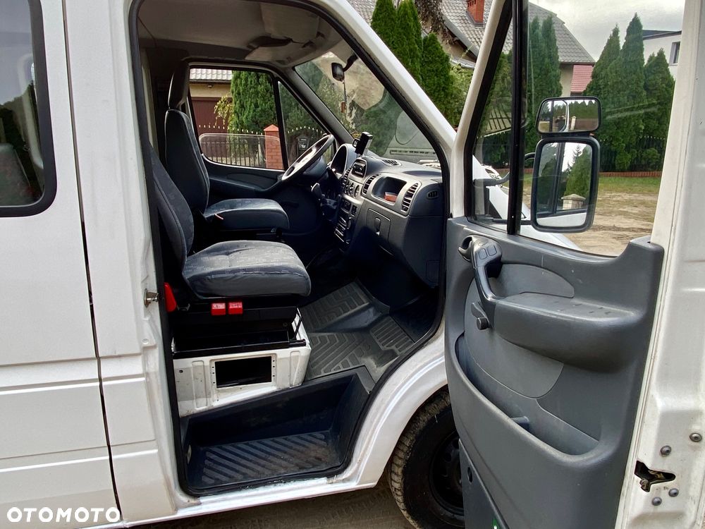 Mercedes-Benz Sprinter - 25