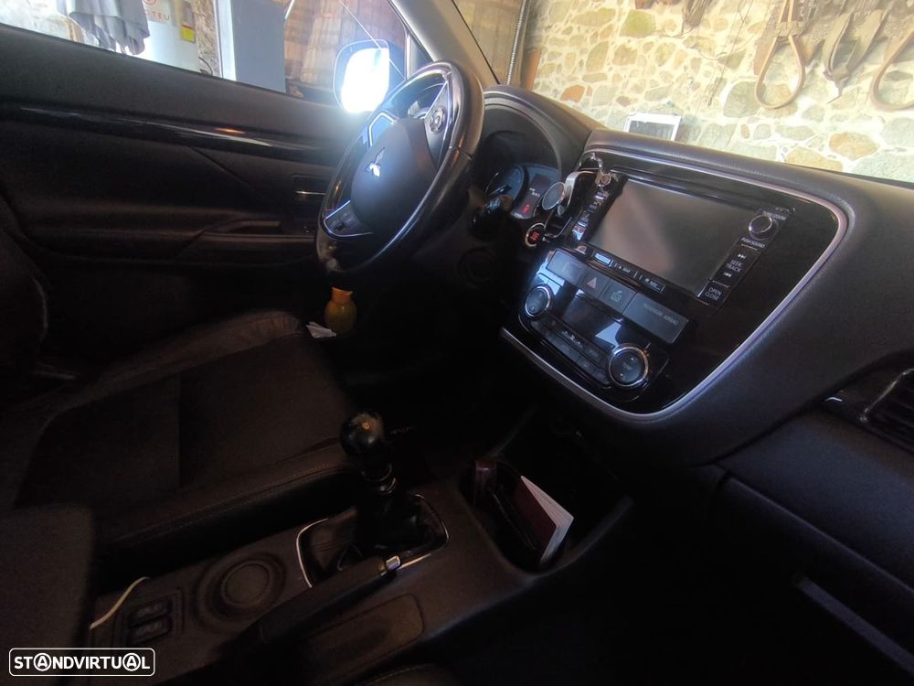 Mitsubishi Outlander 2.2 DI-D Instyle Navi - 6