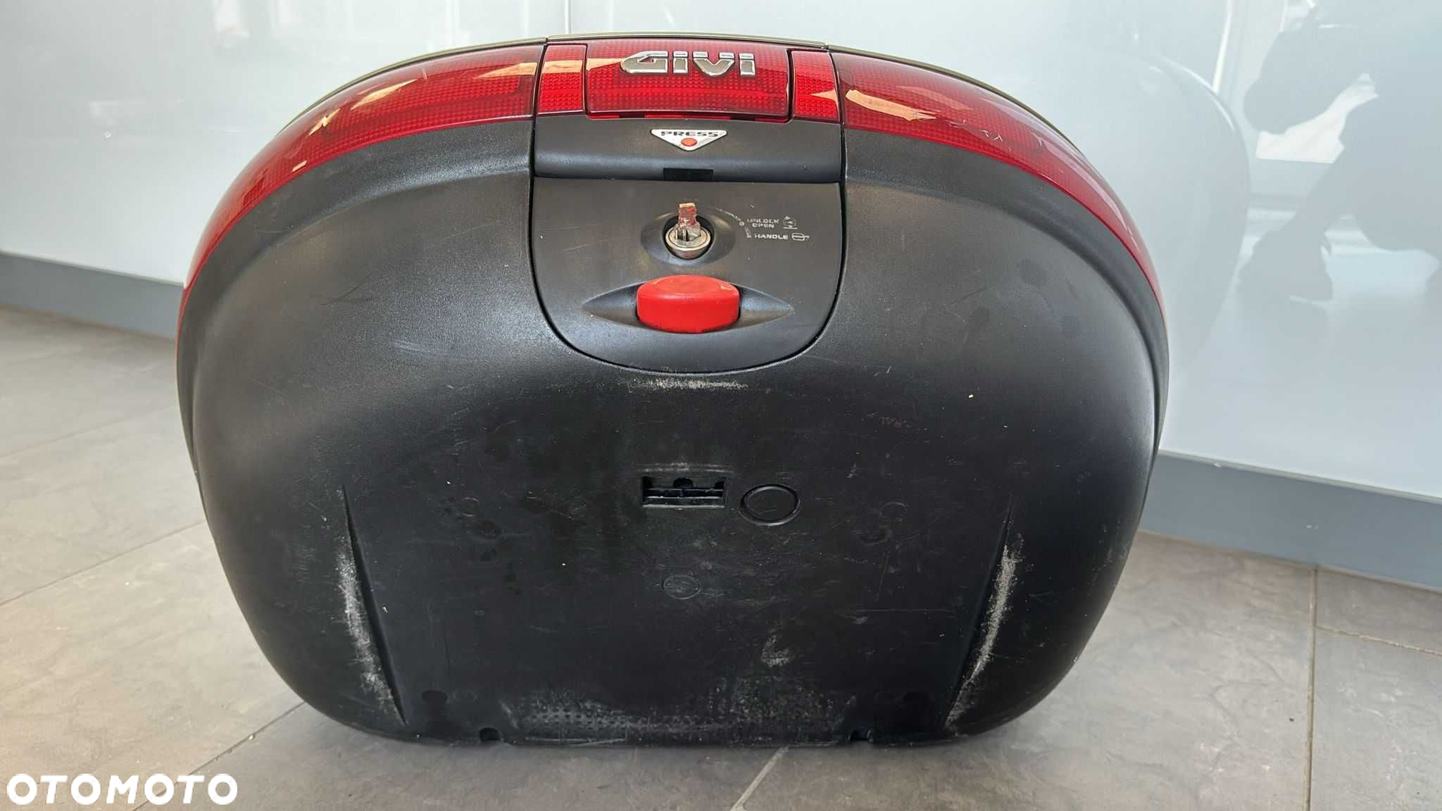 Kufer Centralny + Płyta pod Kufer Givi Maxia [1083] - 6