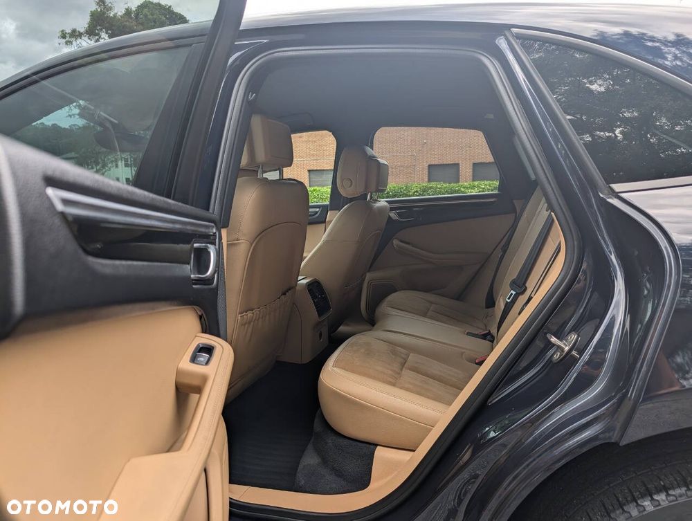 Porsche Macan Standard - 26