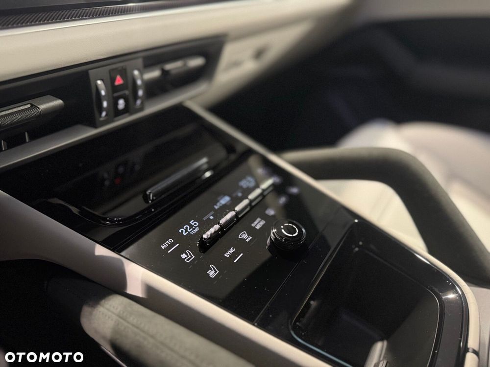 Porsche Cayenne - 23