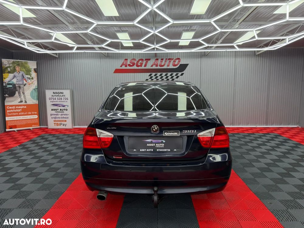 BMW Seria 3 318i Touring - 6