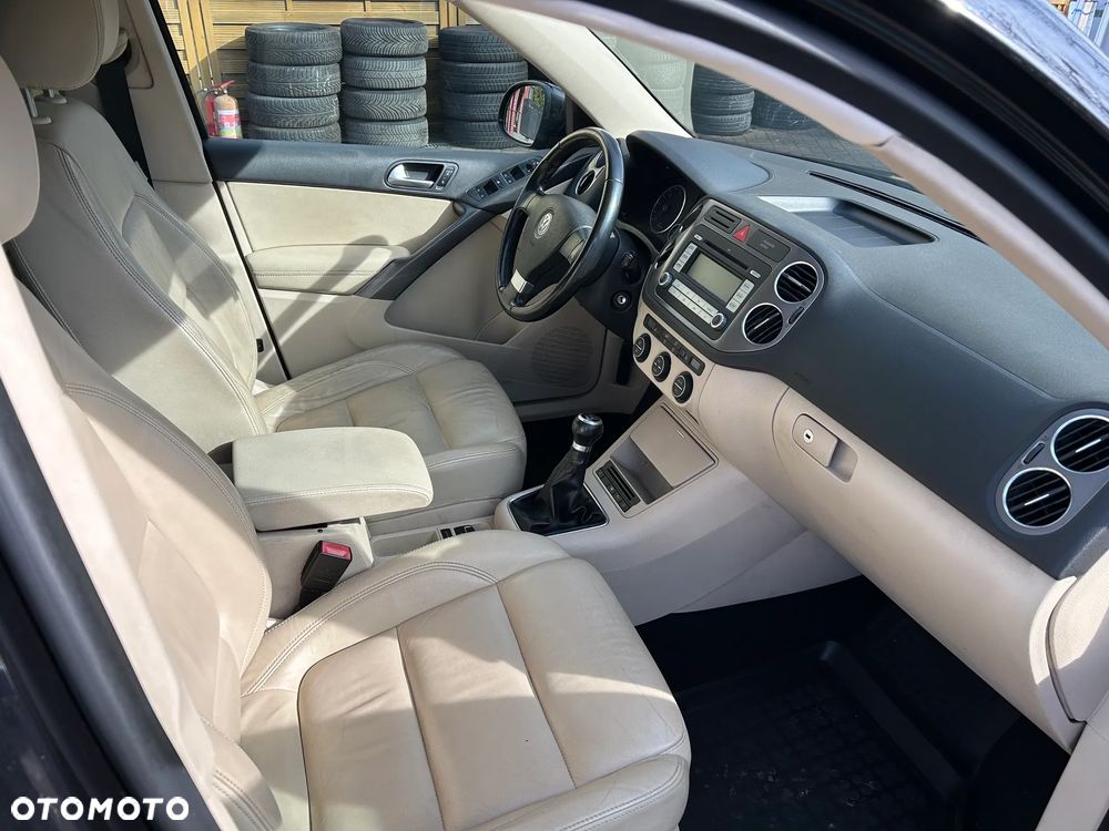 Volkswagen Tiguan 2.0 TDI DPF 4Motion BlueMotion Technology Lounge Sport & Style - 14