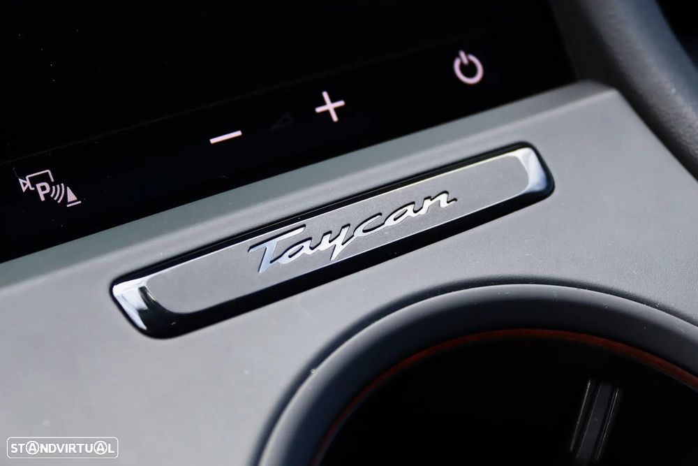 Porsche Taycan 4S - 33