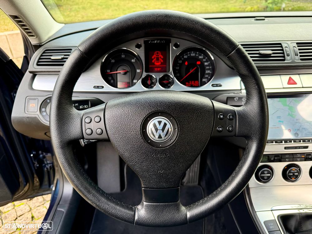 VW Passat Variant 2.0 TDi Highline - 32