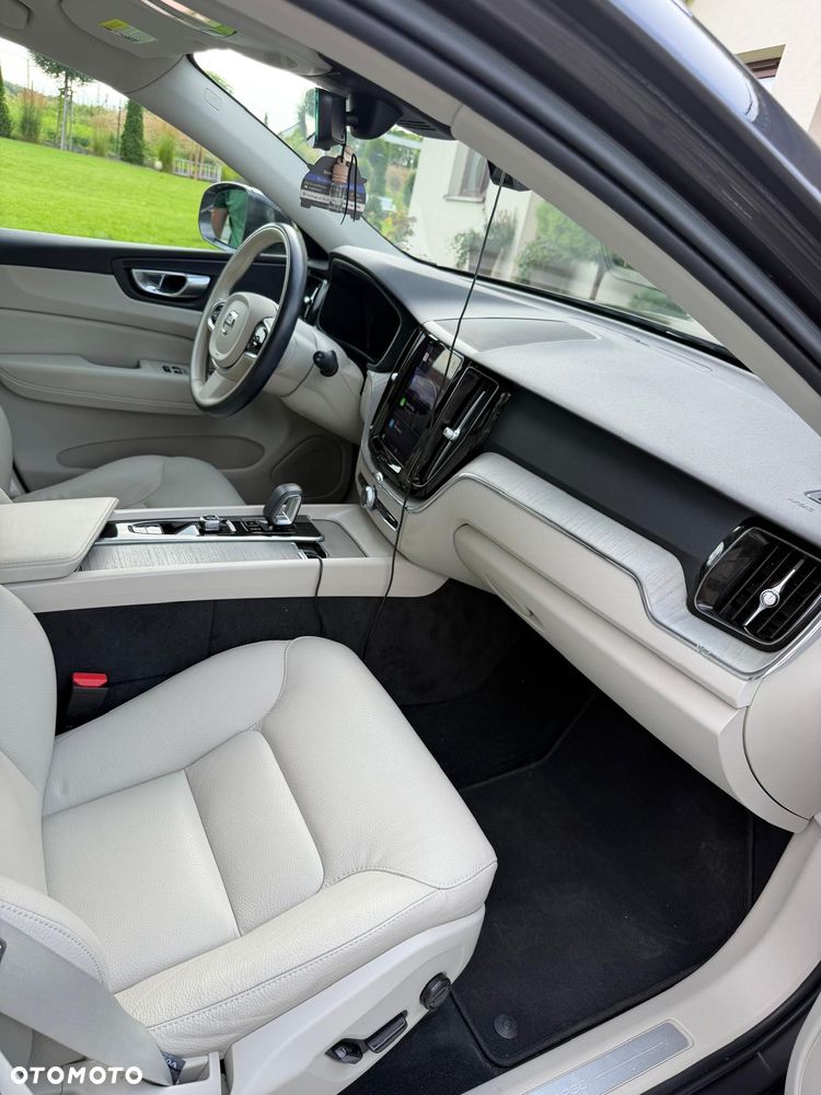 Volvo XC 60 T8 AWD Recharge Plus Bright - 9